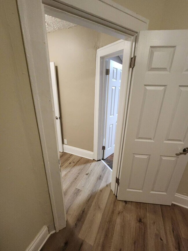 Building Photo - 3658 E 143rd St