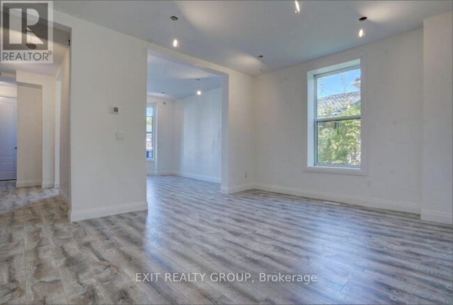 Building Photo - 105 Yeomans St
