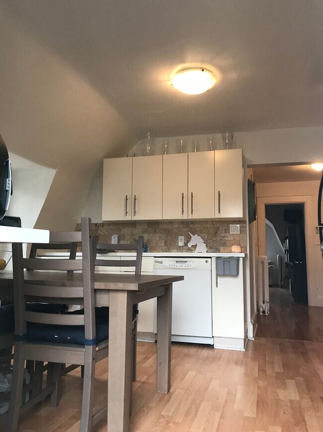 Photo du bâtiment - 401 Daly Ave