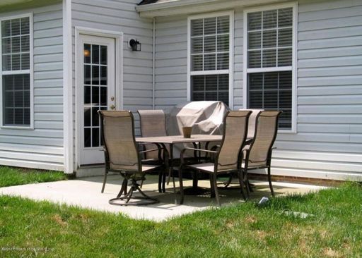 Foto del edificio - 808 Queensbury Ln