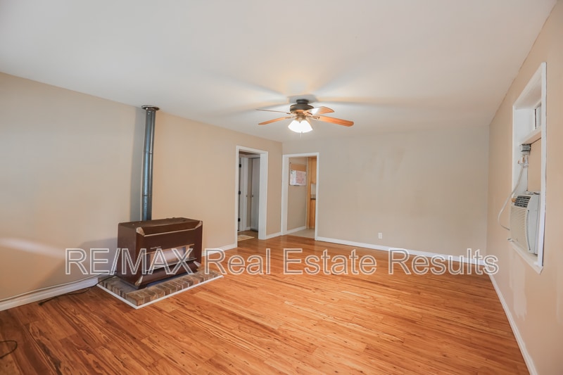 Building Photo - 1282 SE Farmers Dr