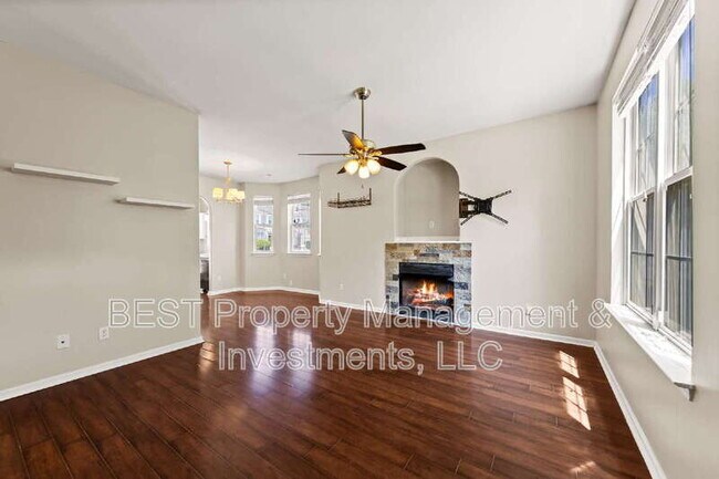 Foto del edificio - 8130 Kings Creek Dr
