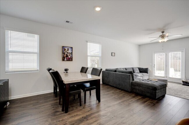 Foto del edificio - 5132 Captain Dr