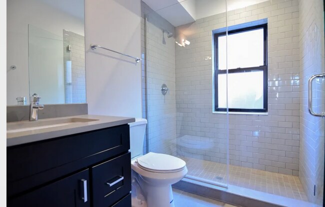 Foto del edificio - 2209 W Eastwood Ave