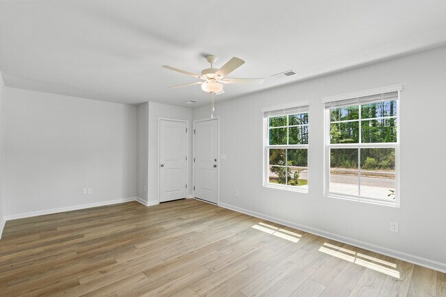 Building Photo - 815 Coburg Ln