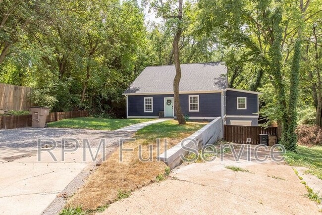 Building Photo - 1021 College Ave