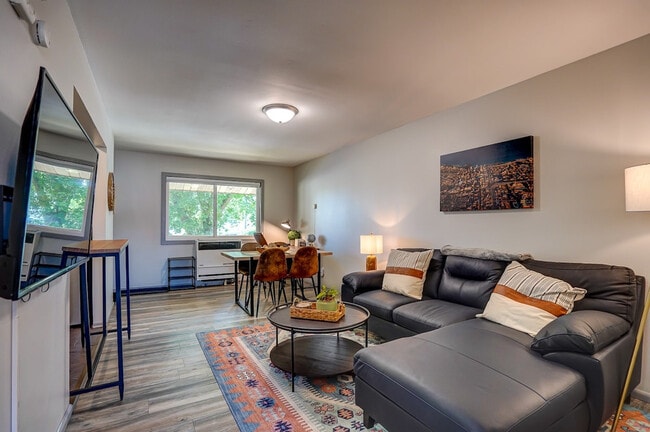 Building Photo - 407 S 94th Pl