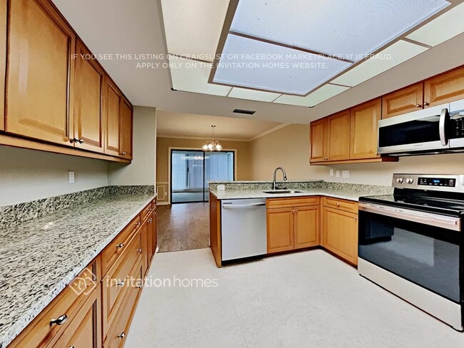 Building Photo - 1449 Lake Marion Dr