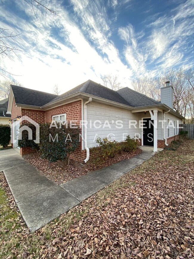 Building Photo - Spacious Single-Story Living in Pelham's H...