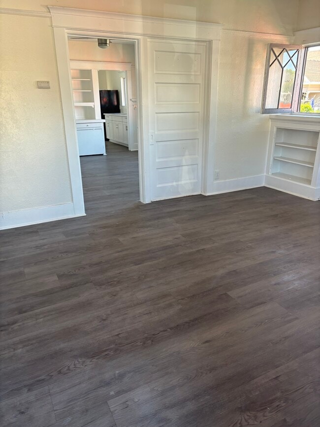 Foto del edificio - 402 E 43rd Pl