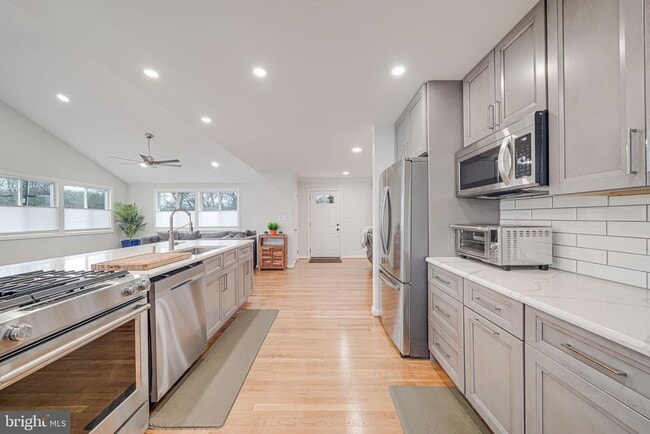 Building Photo - 6812 Beechview Dr