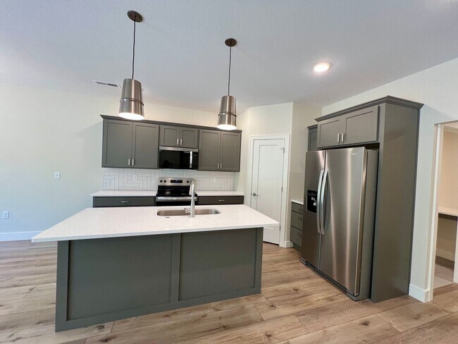 Foto del edificio - Newly built 3-bedroom duplex in Irvine Acres!