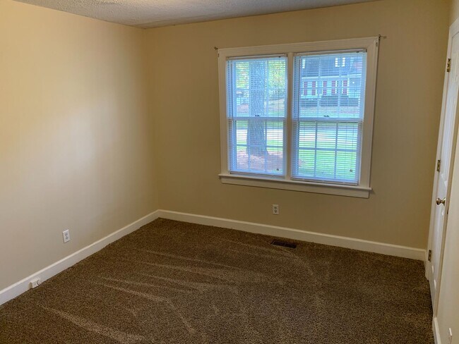 Building Photo - 3 Bedroom House-Nash Co