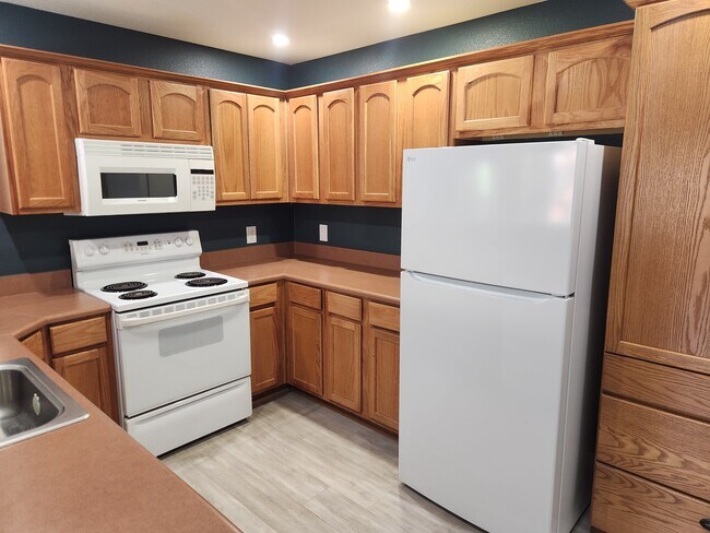 New Appliances - 520 River View Dr