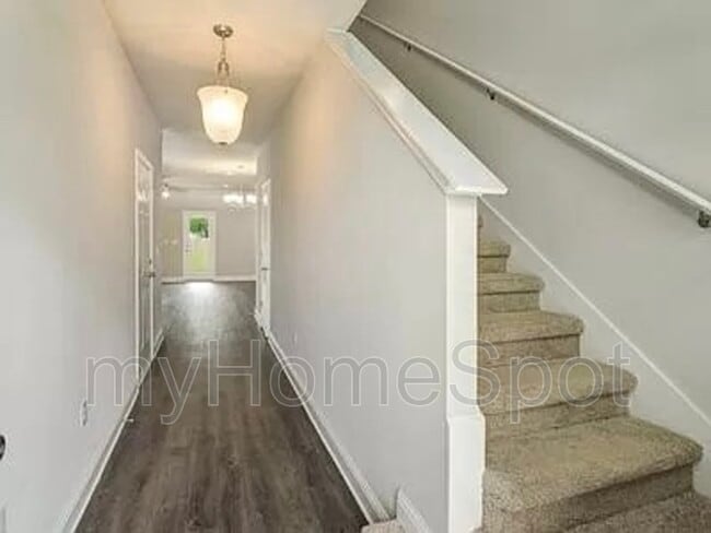 Building Photo - 6091 Royal Port Ct