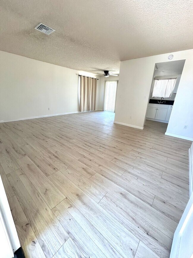 Foto del edificio - Newly Renovated 2 Bedroom in a Quiet Neigh...