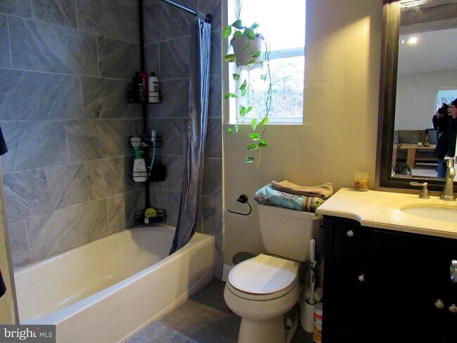 Foto del edificio - 286 Mission Rd N