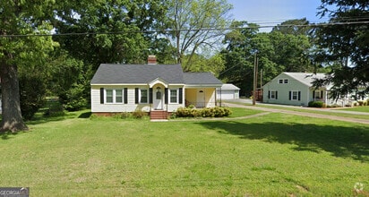 Building Photo - 111 Magnolia Dr