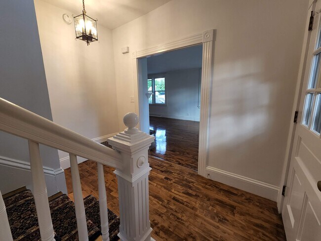 Building Photo - 79 Bacon St