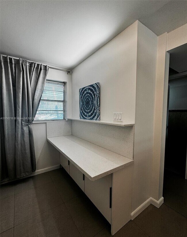 Foto del edificio - 1680 NE 191st St