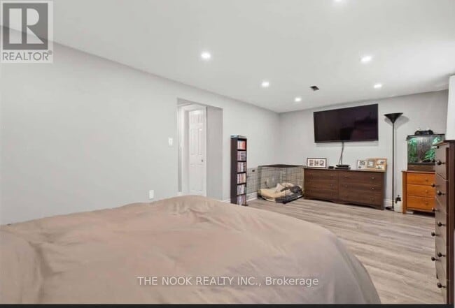 Building Photo - 573-573 Daintry Crescent