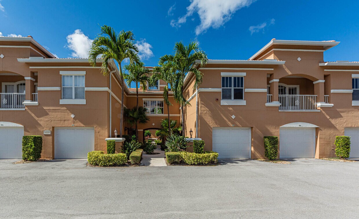 5020 Fairways Cir Unit J208, Vero Beach, FL 32967 Condo for Rent in