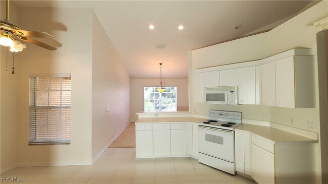 Foto del edificio - 14571 Daffodil Dr