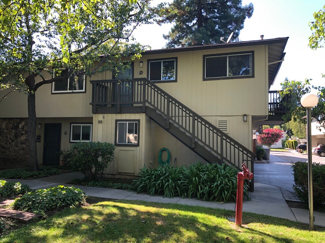 Primary Photo - 88 Flynn Ave