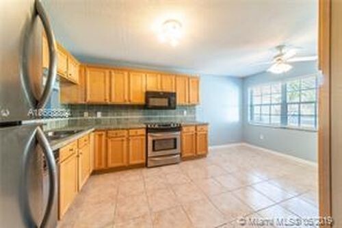 Building Photo - 10151 SW 138th Ct