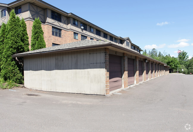 Foto del edificio - Mount Royal Pines Apartments