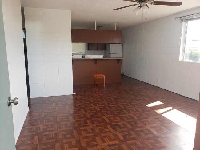 Building Photo - Spacious 2 bedroom corner unit .... in the...