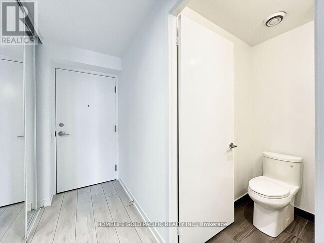 Photo du bâtiment - 950-3950 Portage Pkwy