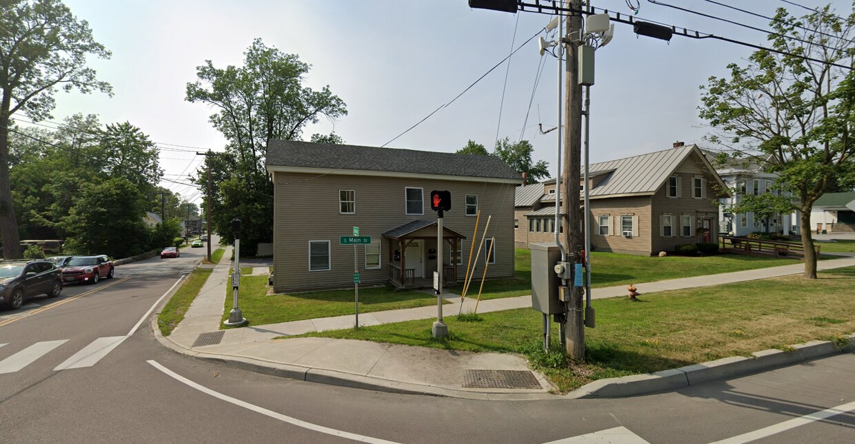 Primary Photo - 98 S Main St