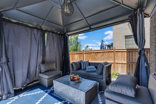 Building Photo - 535 W Chestermere Dr