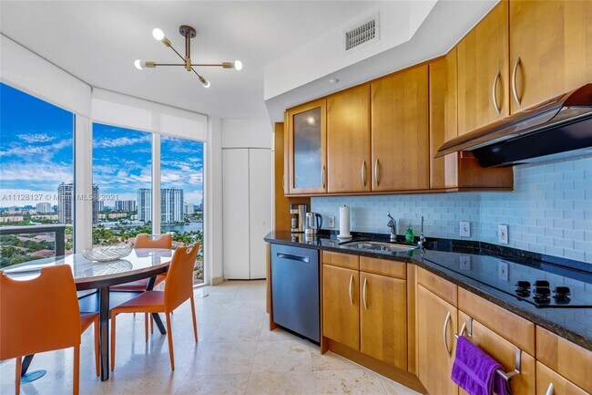 Building Photo - 19333 Collins Ave