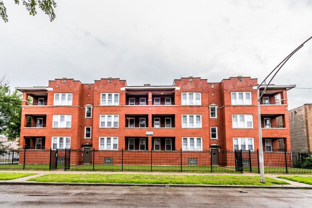 Primary Photo - 7406 S Perry Ave