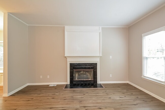 Foto del edificio - 100 Remington Woods Dr
