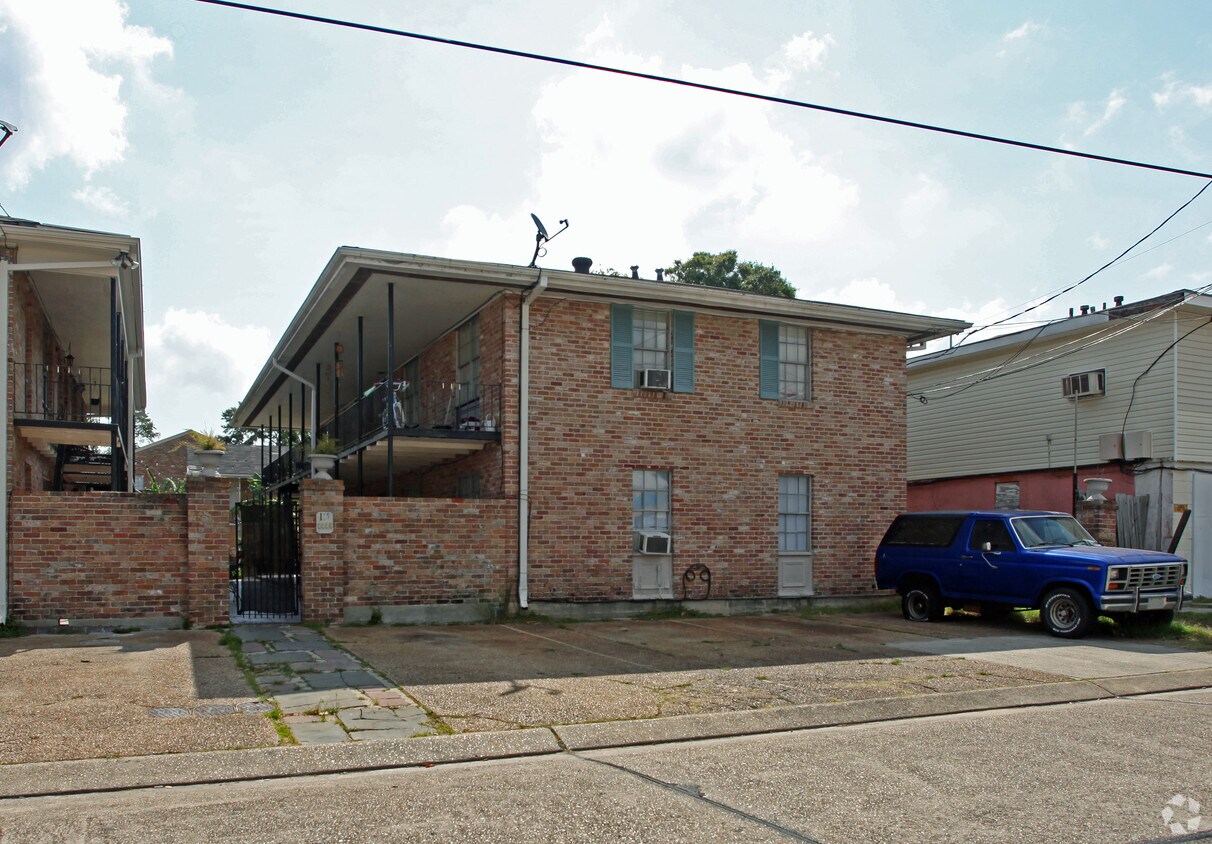 Primary Photo - 113-117 Carnation Ave