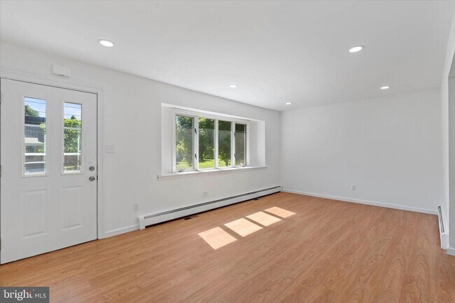 Living room 2 - 2 Phelps Ln