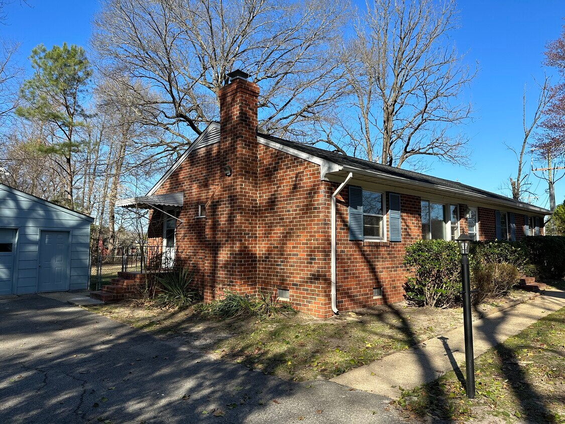 Primary Photo - 7435 Walnut Grove Rd