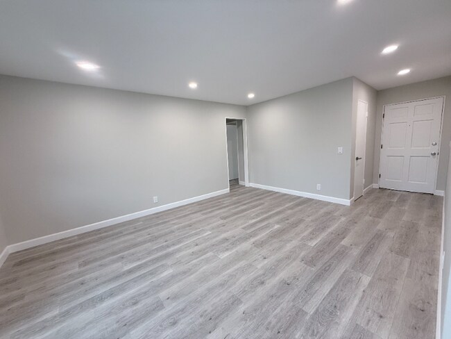 Building Photo - 7182 El Verano Dr