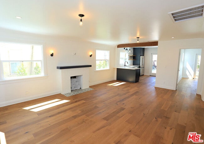 Foto del edificio - 3835 Hollypark Pl