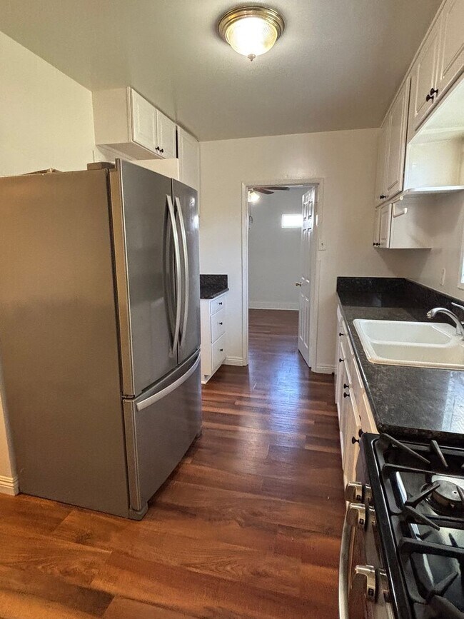 Foto del edificio - MARKETING SPECIAL!! $500 OFF SECOND MONTHS RENT - Bright & Spacious 2-Bedroom Home with Private P...