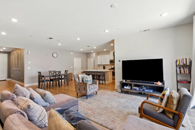 Building Photo - 5758 Tournament Ct