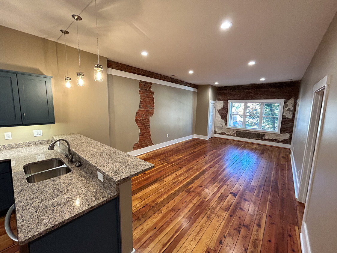 Foto principal - 84 N Main St