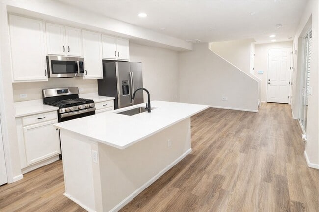 Photo - Long Realty & Property Management - 3 Bedroom Townhome in Aurora Highlands