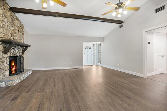 Building Photo - 1817 Crownwood Dr