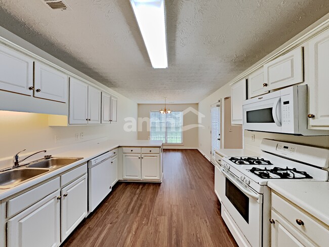 Building Photo - 1831 Green Oak Cir
