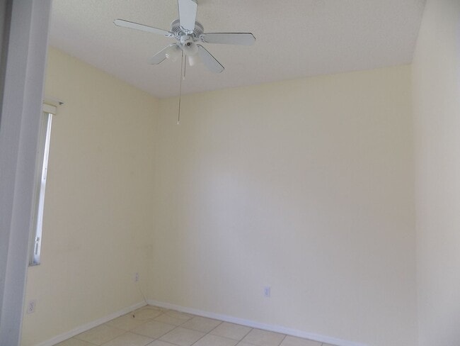 Building Photo - CHARMING 3BR/2BA/OFFICE/2GARAGE