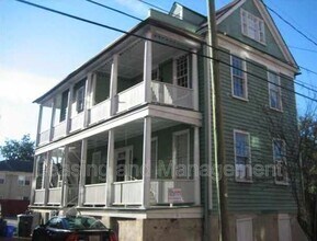 Building Photo - 17 Coming St